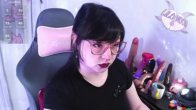 Snapshot of LiloMoon69 chatting on May 15, 2026, 5:14 am LiloMoon69 online show from May 15, 2026, 5:14 am