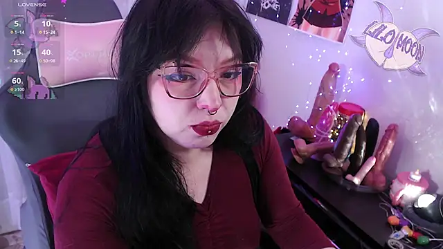 Snapshot of LiloMoon69 chatting on May 24, 2026, 11:43 pm LiloMoon69 online show from May 24, 2026, 11:43 pm