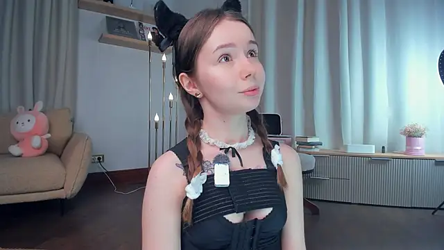 DominikaElis online show from April 21, 2026, 1:42 am