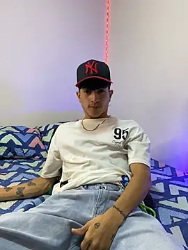  CamiloBass online show from June 4, 2026, 1:44 am