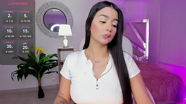 Snapshot of amelie_jhons chatting on December 13, 2024, 8:37 pm amelie jhons online show from December 13, 2024, 8:37 pm