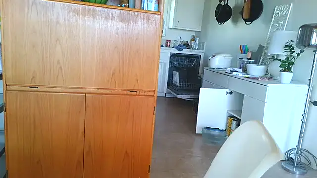 costanza7070 online show from April 13, 2026, 9:09 pm