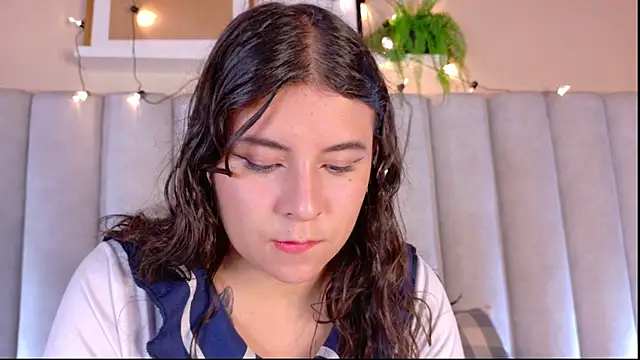 Snapshot of EngelStone chatting on September 18, 2025, 7:38 pm EngelStone online show from September 18, 2025, 7:38 pm