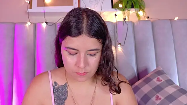 Snapshot of EngelStone chatting on September 20, 2025, 8:32 pm EngelStone online show from September 20, 2025, 8:32 pm