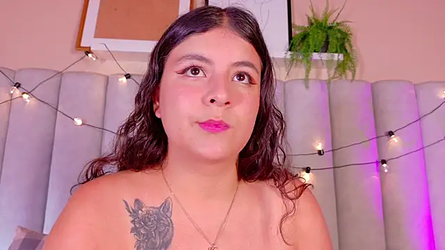 Snapshot of EngelStone chatting on November 25, 2025, 7:36 pm EngelStone online show from November 25, 2025, 7:36 pm