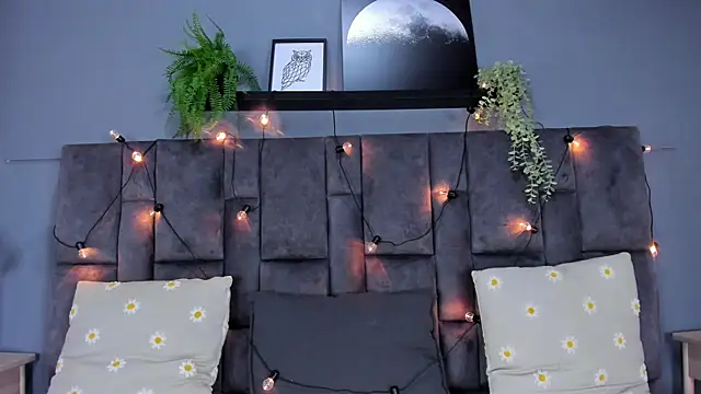 Snapshot of EngelStone chatting on December 2, 2025, 7:42 pm EngelStone online show from December 2, 2025, 7:42 pm