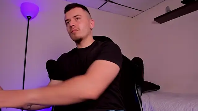 Snapshot of james_connor2 chatting on November 15, 2025, 7:10 pm james connor2 online show from November 15, 2025, 7:10 pm