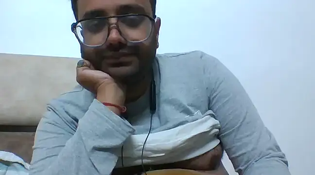 Snapshot of shree7776trrr chatting on December 30, 2024, 3:57 pm shree7776trrr online show from December 30, 2024, 3:57 pm