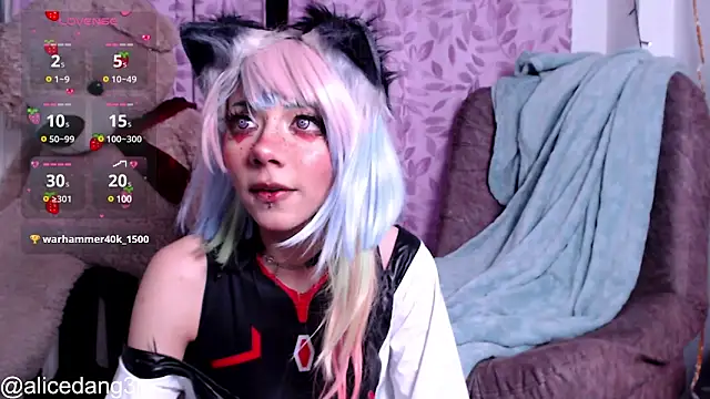 Snapshot of Alicedangerrr chatting on February 19, 2025, 1:51 am Alicedangerrr online show from February 19, 2025, 1:51 am