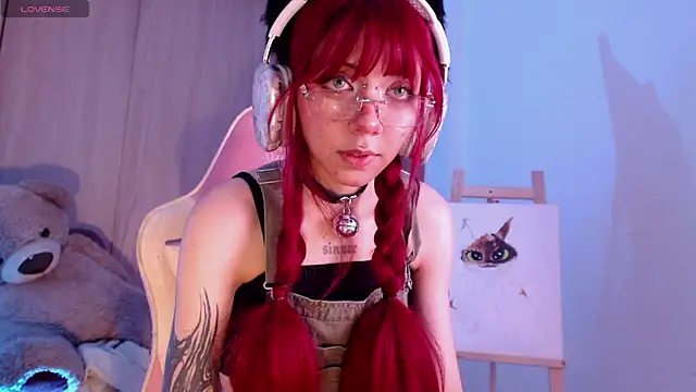 Snapshot of Alicedangerrr chatting on October 17, 2025, 4:59 am Alicedangerrr online show from October 17, 2025, 4:59 am