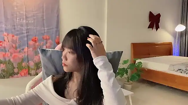 -rosiie- online show from March 5, 2025, 2:34 pm