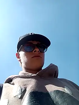 Snapshot of Cuervo_maniaco chatting on January 18, 2025, 6:21 pm Cuervo maniaco online show from January 18, 2025, 6:21 pm