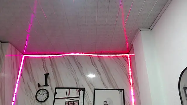  samantha b online show from December 17, 2024, 12:43 pm