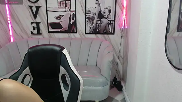  samantha b online show from December 19, 2024, 12:45 pm