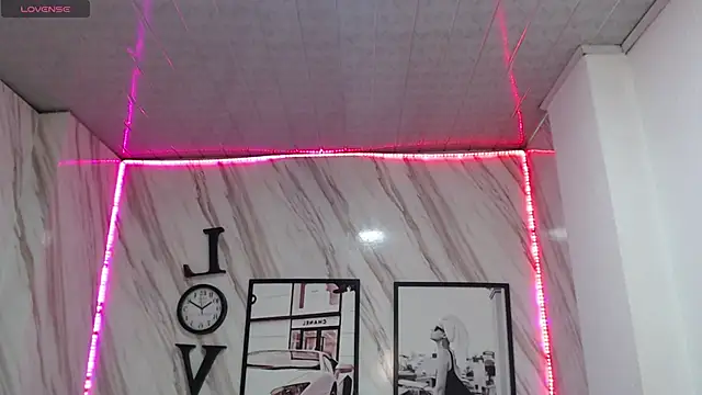  samantha b online show from December 20, 2024, 12:38 pm