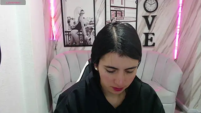  samantha b online show from January 3, 2025, 12:41 pm