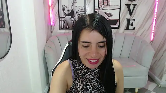  samantha b online show from February 3, 2025, 12:57 pm