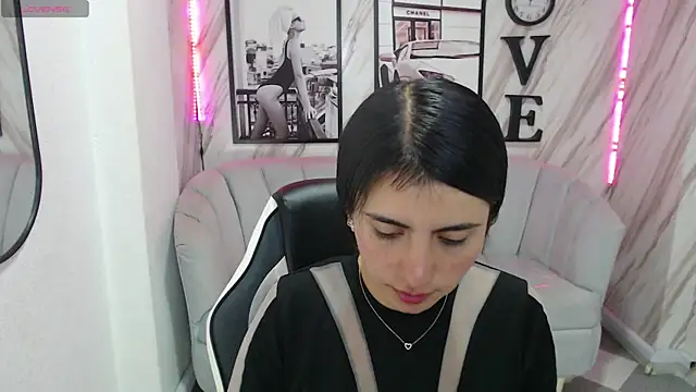  samantha b online show from February 4, 2025, 12:55 pm