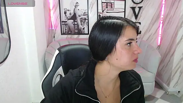  samantha b online show from March 6, 2025, 12:52 pm