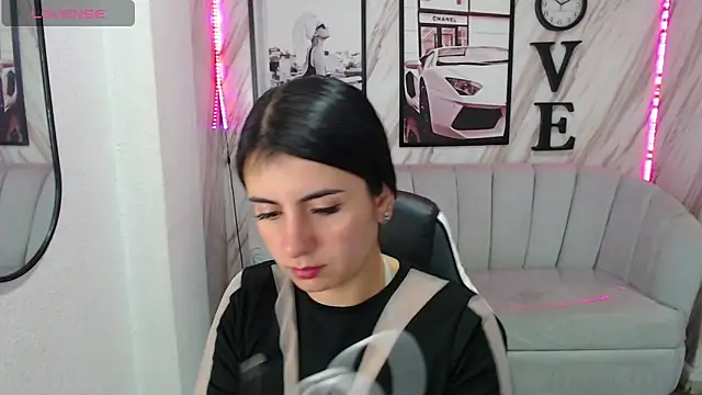  samantha b online show from March 8, 2025, 12:52 pm