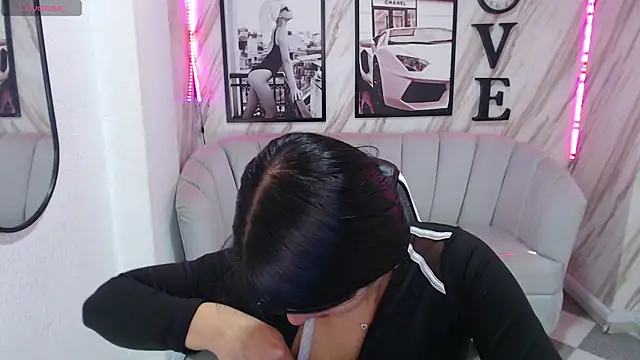  samantha b online show from March 13, 2025, 12:46 pm