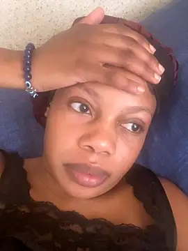 NAUGHTYSHALOTXX online show from October 8, 2025, 7:39 am