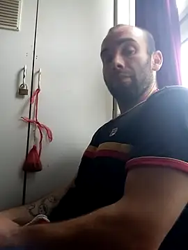 Snapshot of DrbigdickUK chatting on June 1, 2026, 10:28 am DrbigdickUK online show from June 1, 2026, 10:28 am