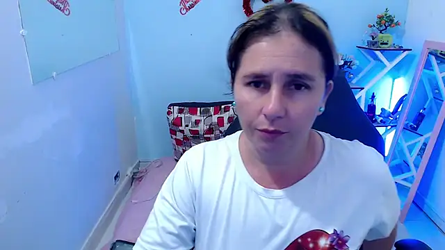 Snapshot of victoria_jones chatting on March 5, 2026, 1:07 pm victoria jones online show from March 5, 2026, 1:07 pm