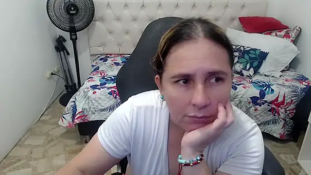 Snapshot of victoria_jones chatting on March 31, 2026, 2:06 pm victoria jones online show from March 31, 2026, 2:06 pm