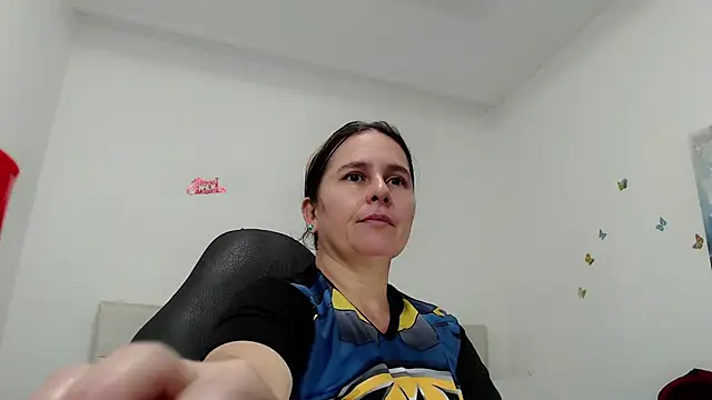 Snapshot of victoria_jones chatting on April 4, 2026, 2:03 pm victoria jones online show from April 4, 2026, 2:03 pm