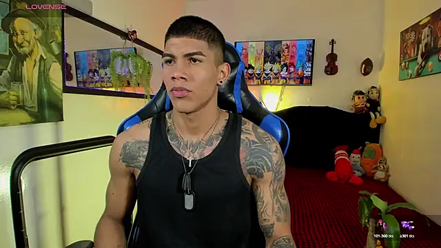 Snapshot of Damian_latinxxx chatting on May 2, 2026, 3:11 am Damian latinxxx online show from May 2, 2026, 3:11 am