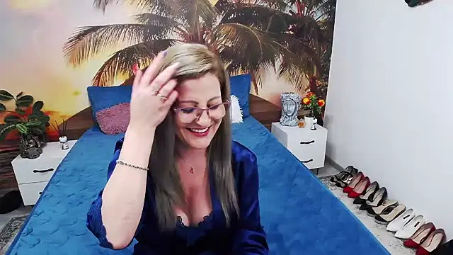 eviajoness online show from February 16, 2025, 4:42 am