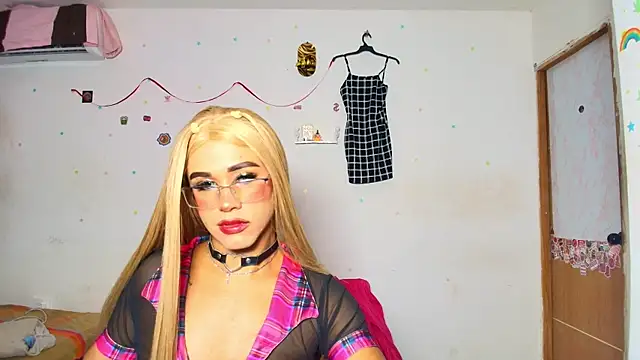 mia foxts online show from June 24, 2026, 6:34 am