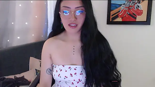 Snapshot of Suzanne_abbey chatting on April 28, 2026, 9:53 pm Suzanne abbey online show from April 28, 2026, 9:53 pm