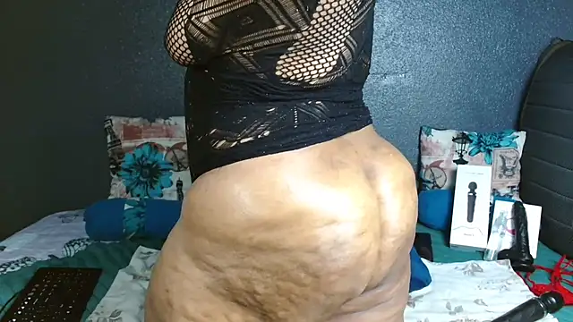 Snapshot of ThickAss90 chatting on May 17, 2026, 11:34 pm ThickAss90 online show from May 17, 2026, 11:34 pm