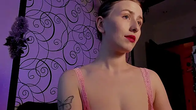 Snapshot of Emily_April chatting on December 18, 2024, 9:58 am Emily April online show from December 18, 2024, 9:58 am