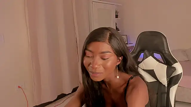 SavannahWildee online show from December 13, 2024, 8:15 pm