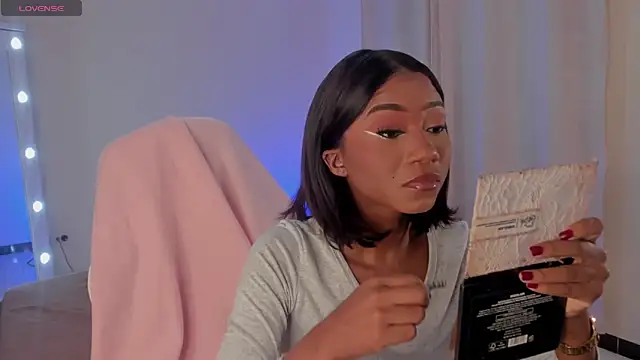 SavannahWildee online show from February 5, 2025, 12:06 pm