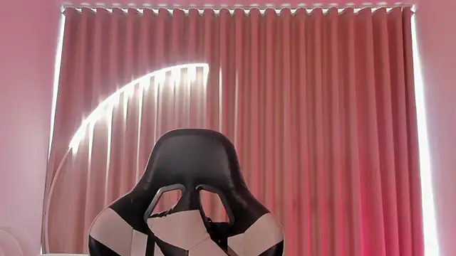 SavannahWildee online show from October 8, 2025, 12:14 pm