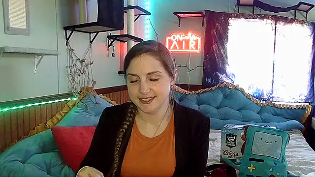 mirannacult online show from December 9, 2024, 4:15 pm