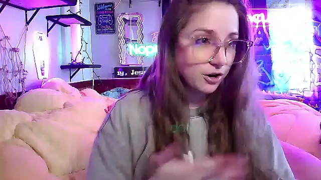 mirannacult online show from February 23, 2025, 4:57 pm