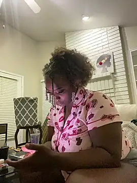 Snapshot of LillShayy chatting on May 5, 2026, 5:26 am LillShayy online show from May 5, 2026, 5:26 am