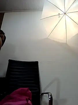 Michelle Brito1 online show from February 17, 2025, 11:23 am