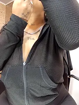 Michelle Brito1 online show from March 7, 2025, 11:07 am