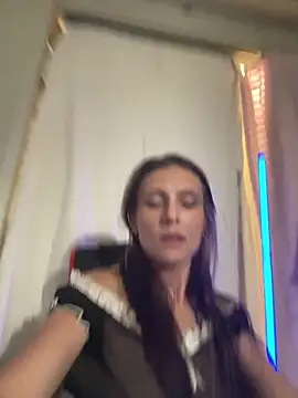 Snapshot of snowrillaxxx chatting on June 12, 2026, 7:07 am snowrillaxxx online show from June 12, 2026, 7:07 am
