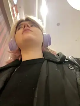 Baby  Naughty online show from December 4, 2024, 6:28 pm