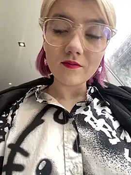 Baby  Naughty online show from February 13, 2025, 8:06 am