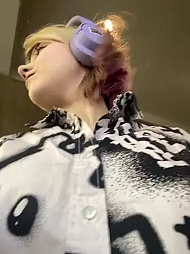 Baby  Naughty online show from February 26, 2025, 11:09 am