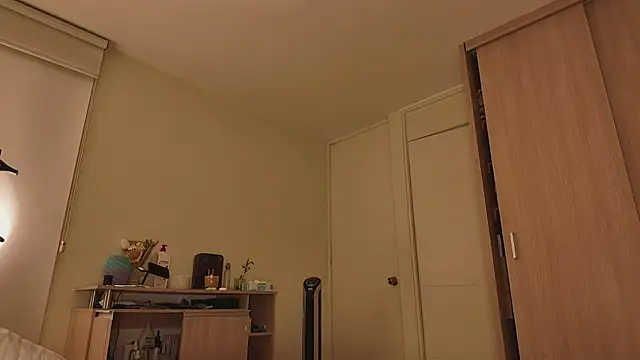 juanasnz99 online show from April 11, 2026, 3:22 am