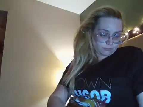 Lalalynn online show from April 12, 2026, 10:42 am